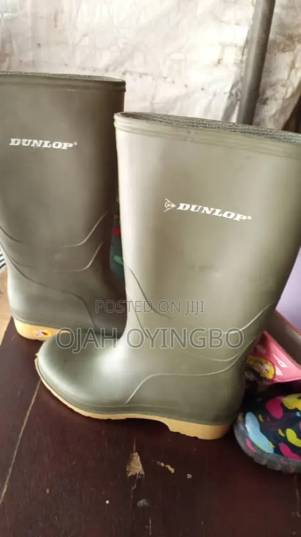 London Fairly Used Kids Rain Boots – Excellent Condition