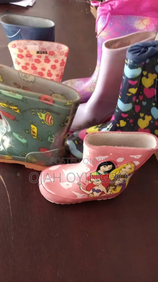 London Fairly Used Kids Rain Boots – Excellent Condition