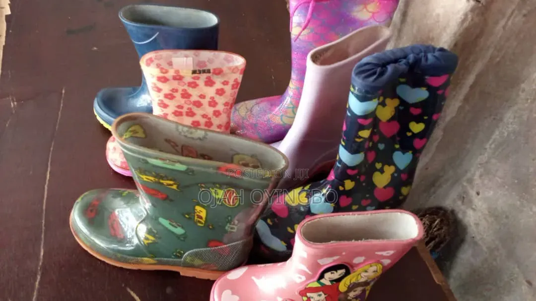London Fairly Used Kids Rain Boots – Excellent Condition