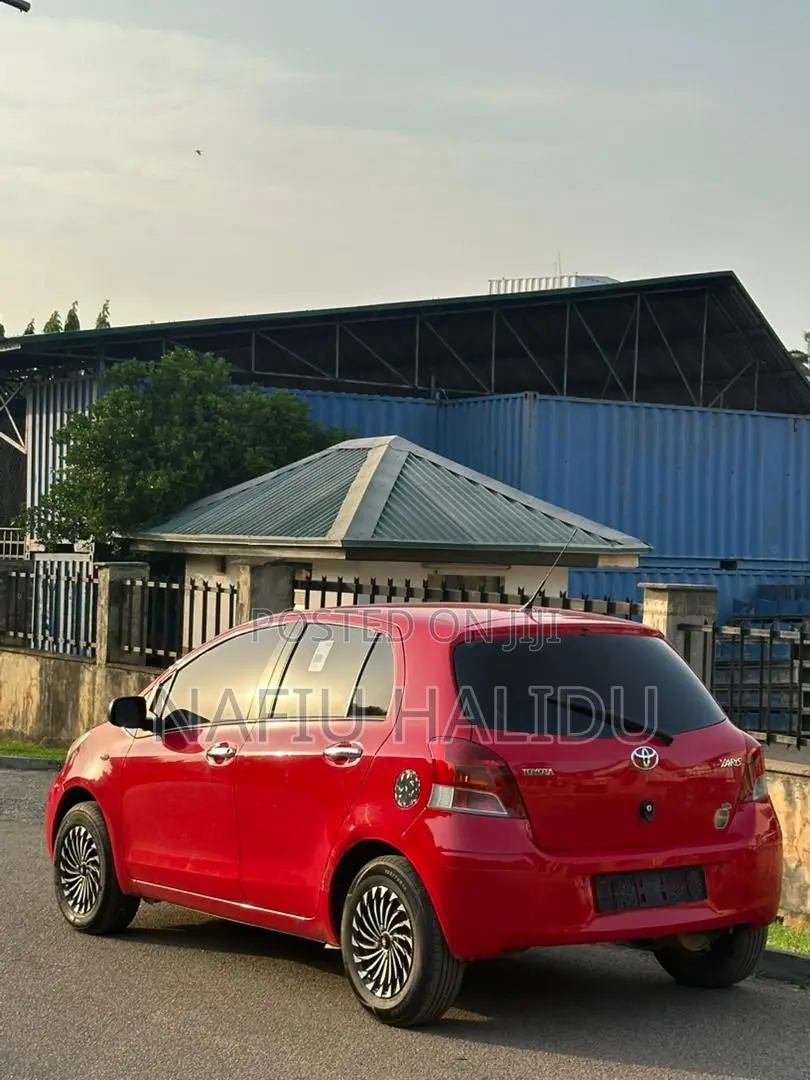 Toyota Yaris 2003 Red