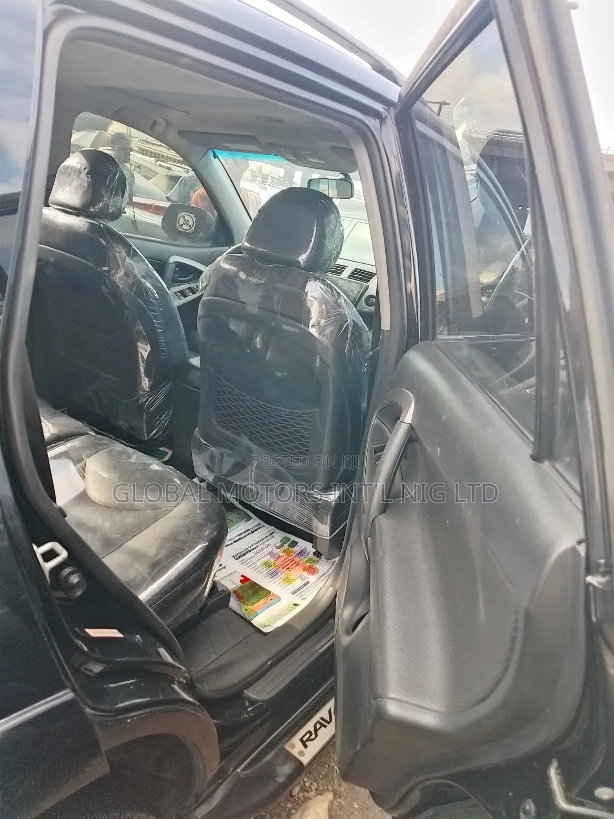 Toyota Rav4 2011. V4 Engine Model Full Option