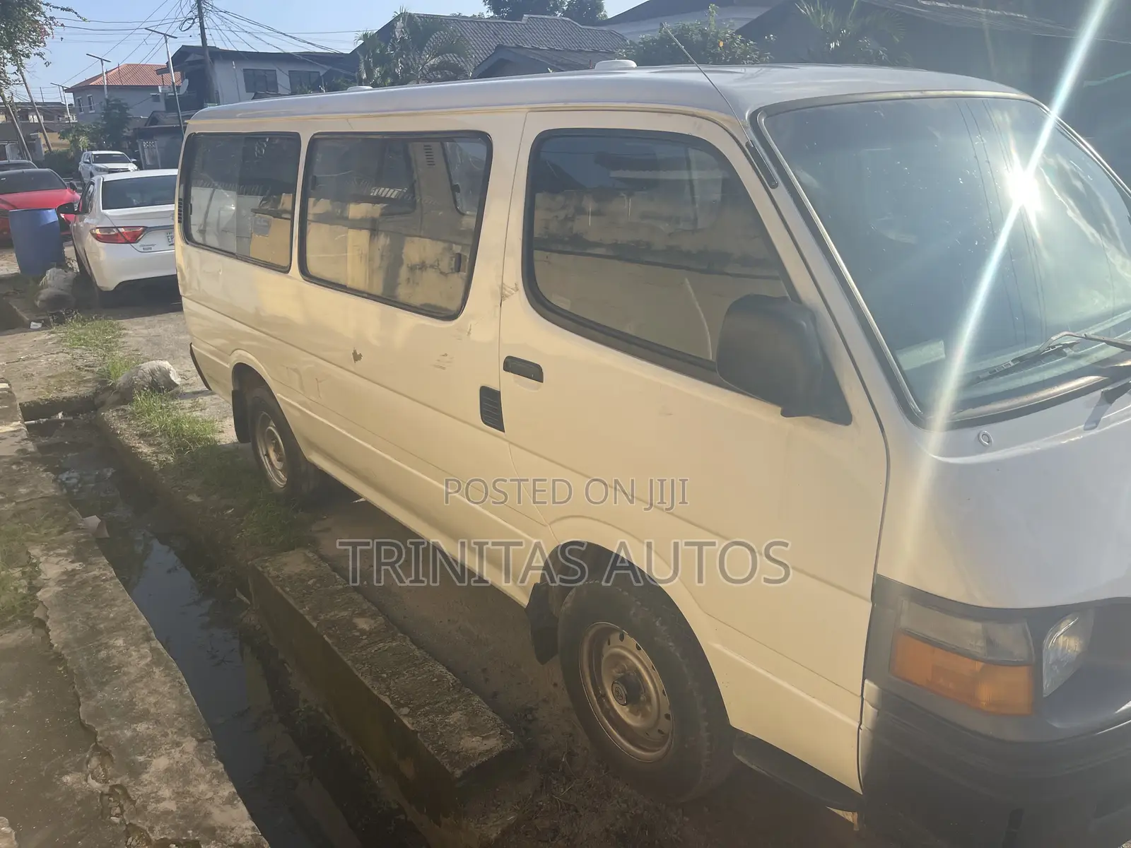 Toyota HiAce 2000 White