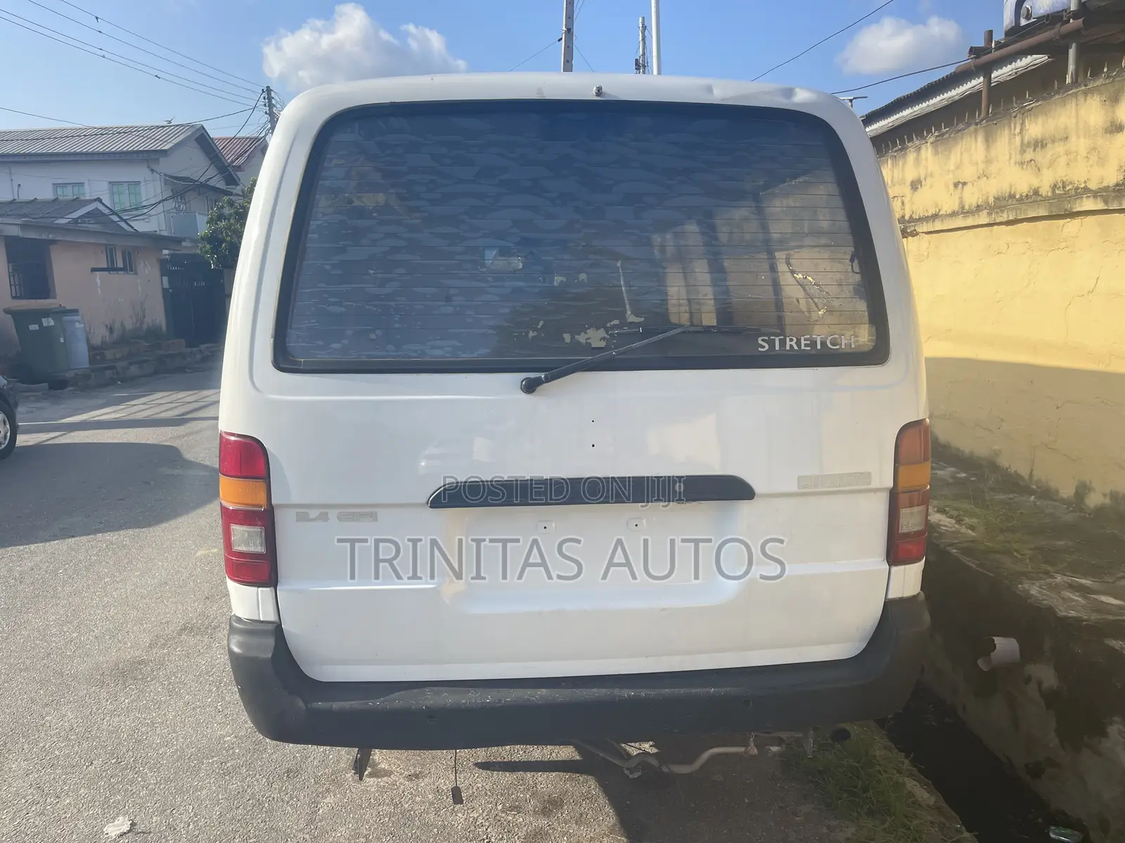 Toyota HiAce 2000 White