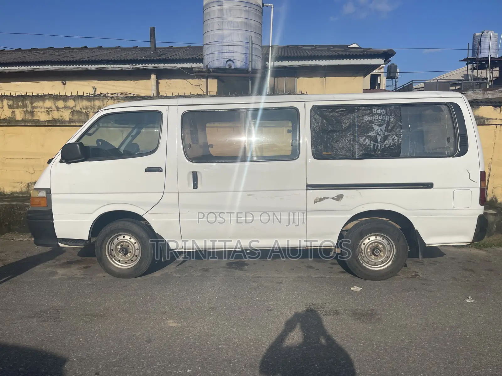 Toyota HiAce 2000 White