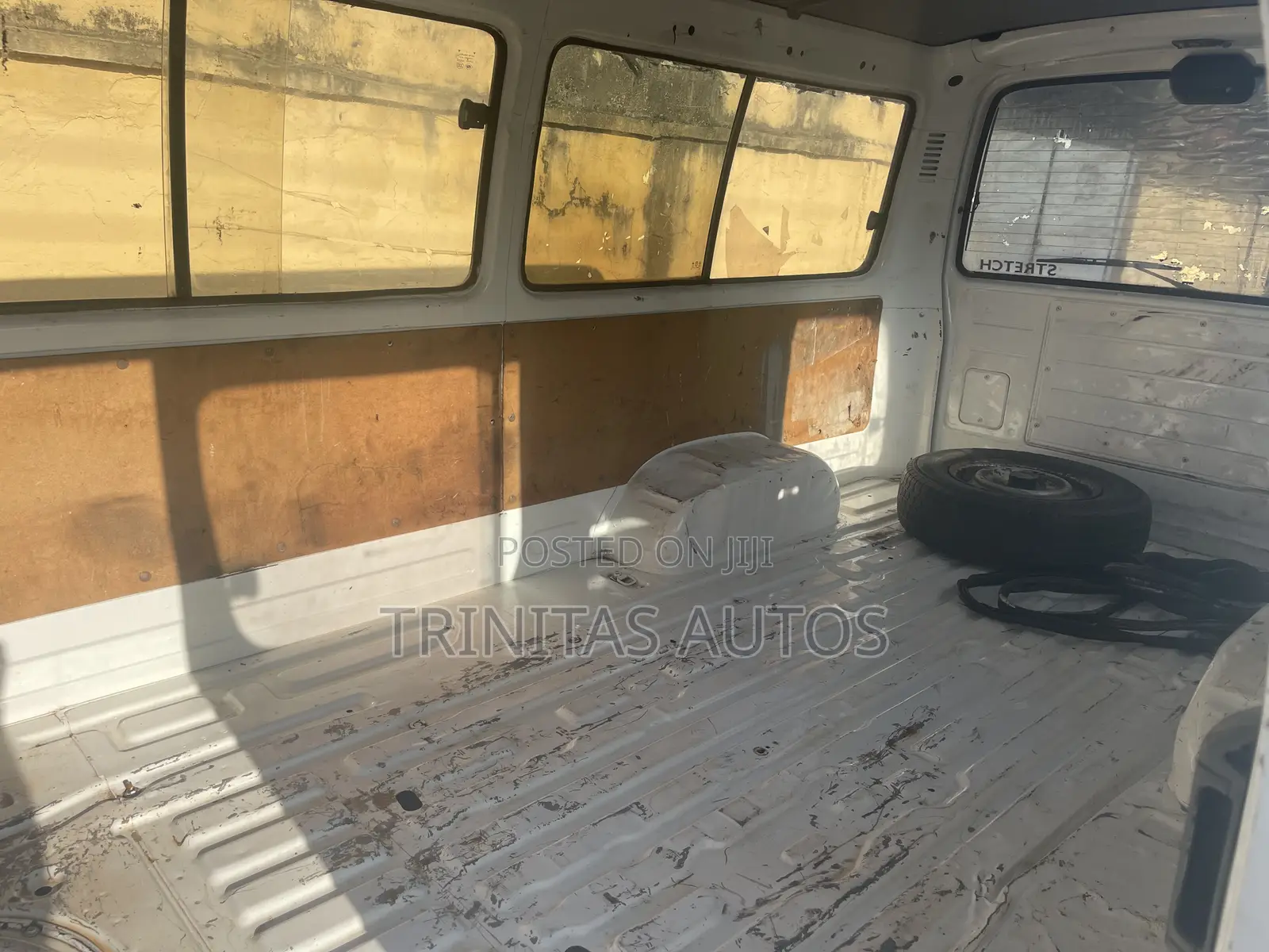 Toyota HiAce 2000 White