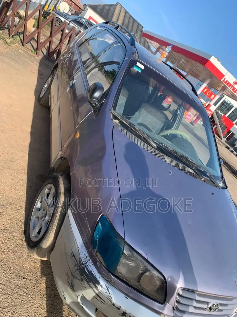 Toyota Picnic 2.0 FWD 2005 Gray