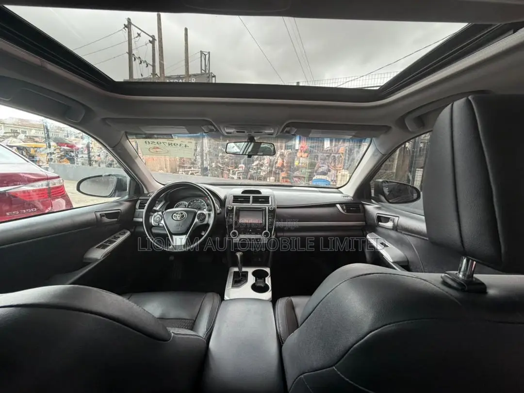 Toyota Camry SE 4dr Sedan (2.5L 4cyl 6A) 2012 Gray