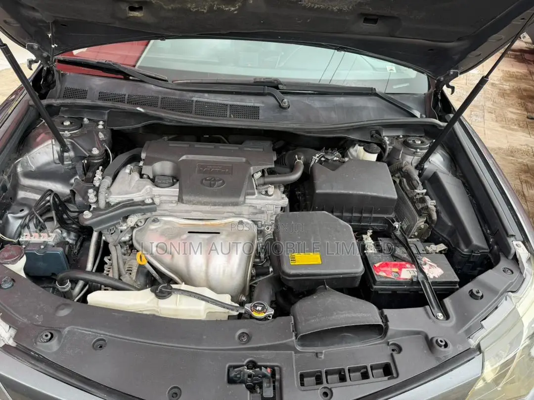 Toyota Camry SE 4dr Sedan (2.5L 4cyl 6A) 2012 Gray