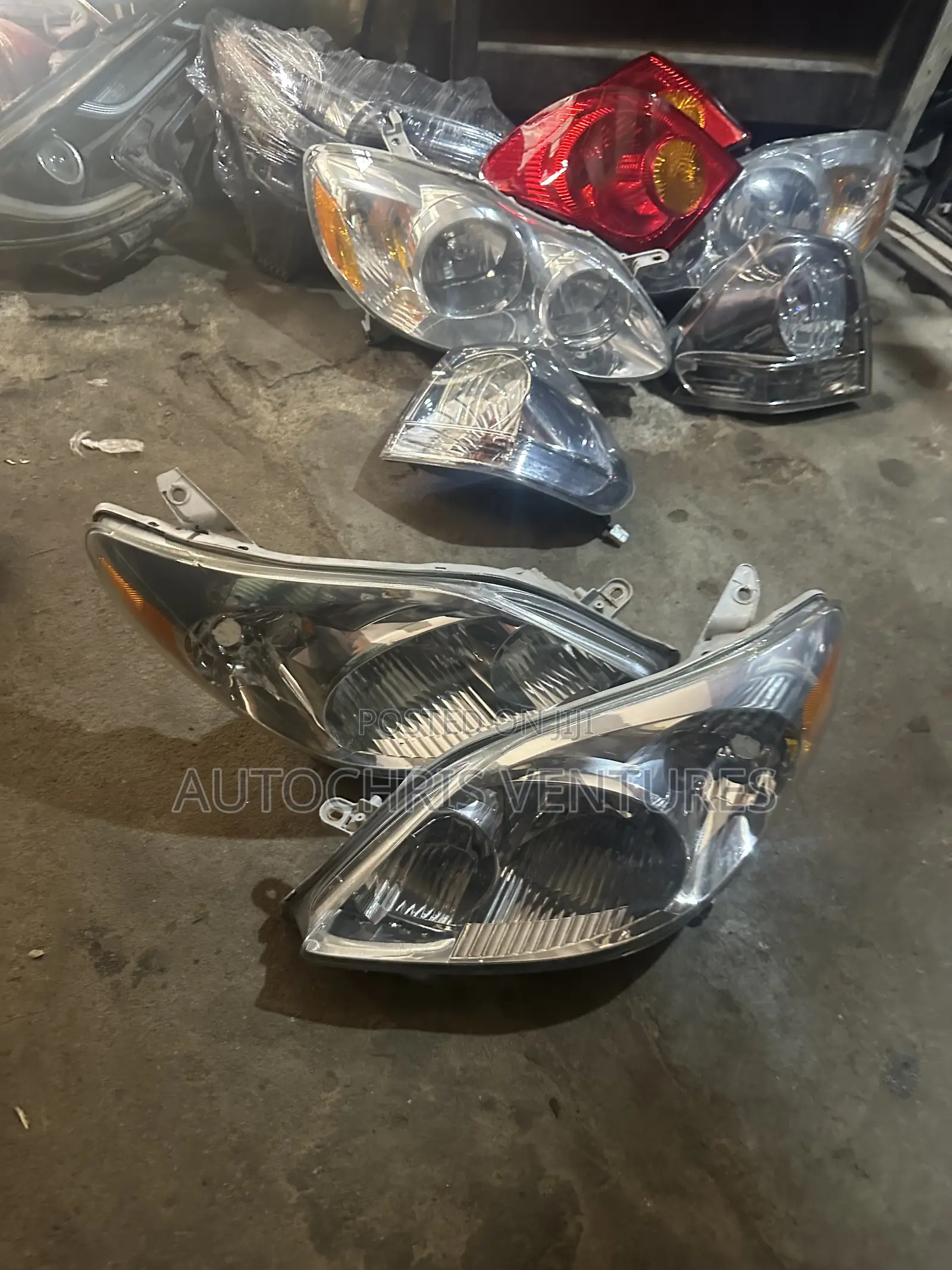 Headlight for Toyota Matrix 2005