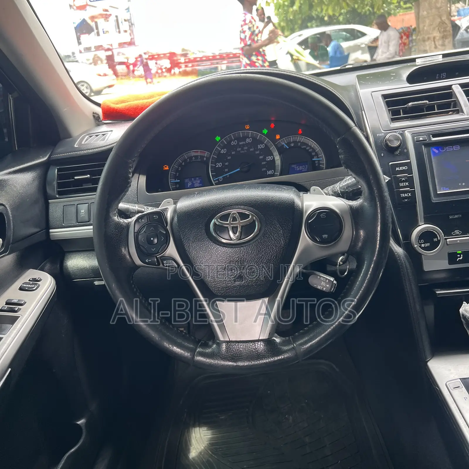 Toyota Camry SE 4dr Sedan (2.5L 4cyl 6A) 2013 White