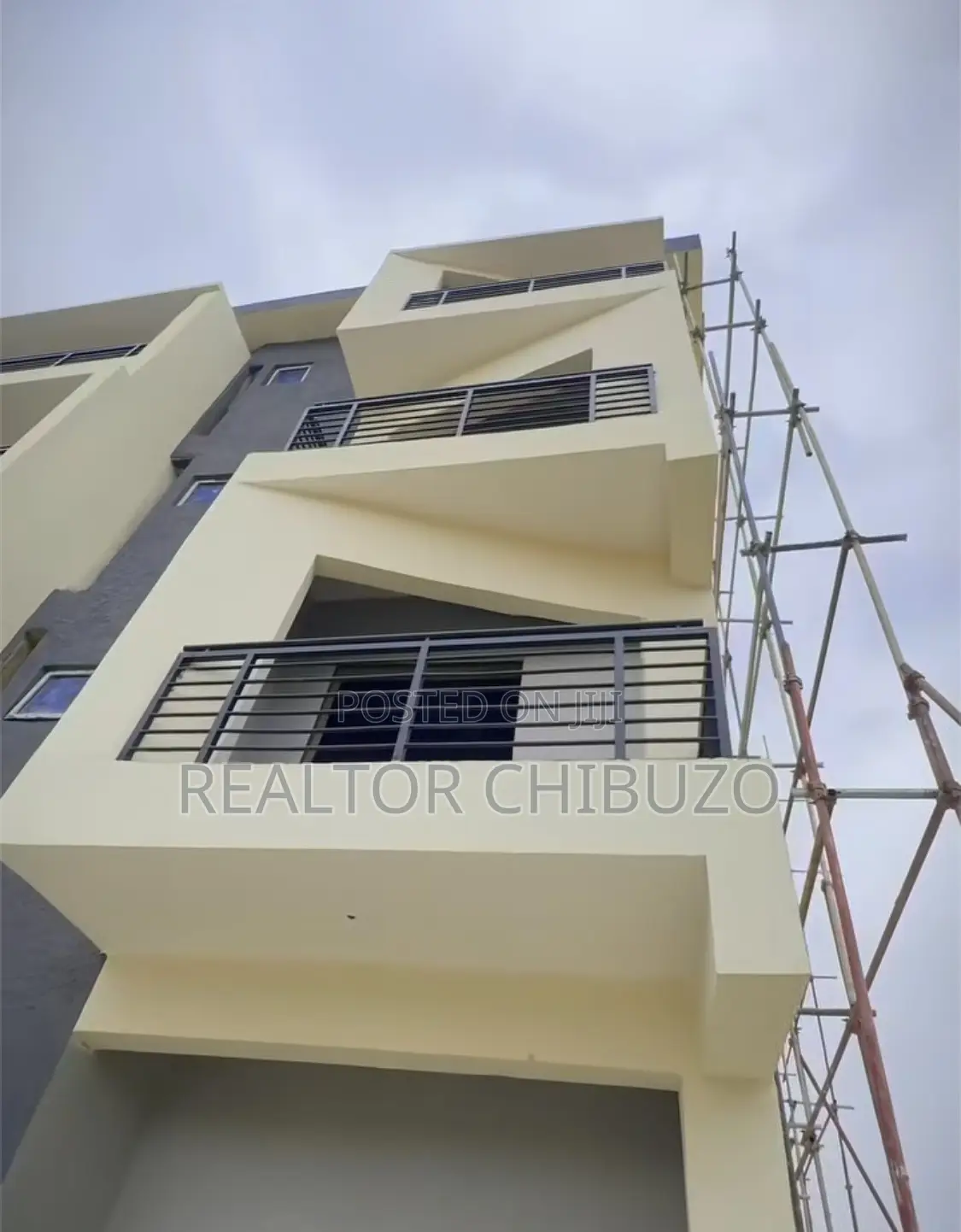 3bdrm Block of Flats in Abuja Top Realty, Durumi for sale
