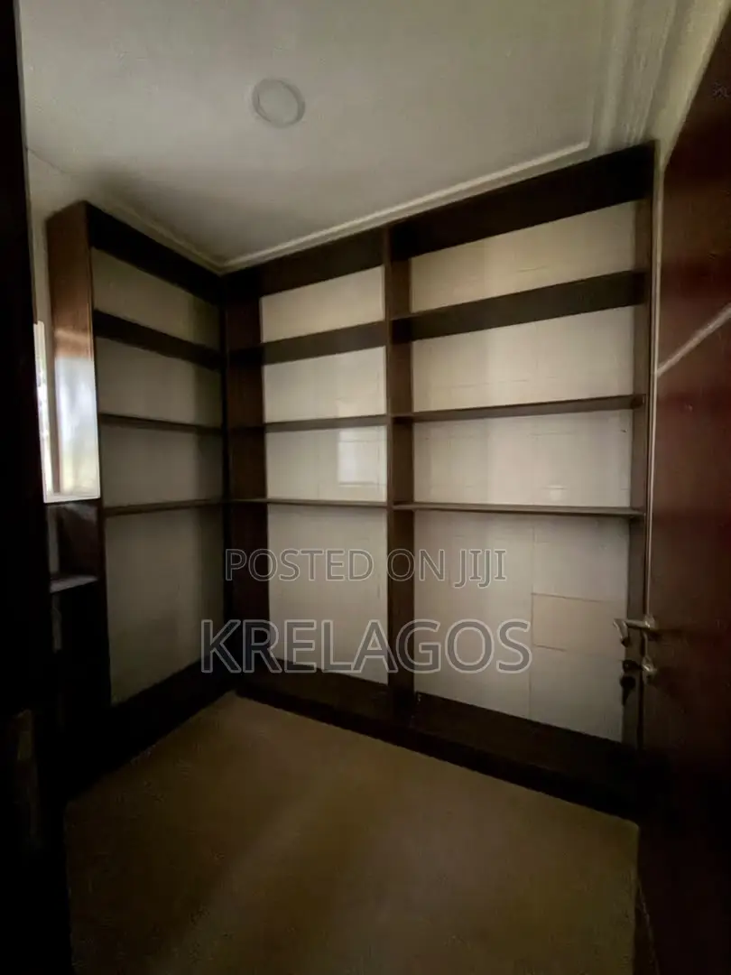 6bdrm Duplex in Sangotedo for sale