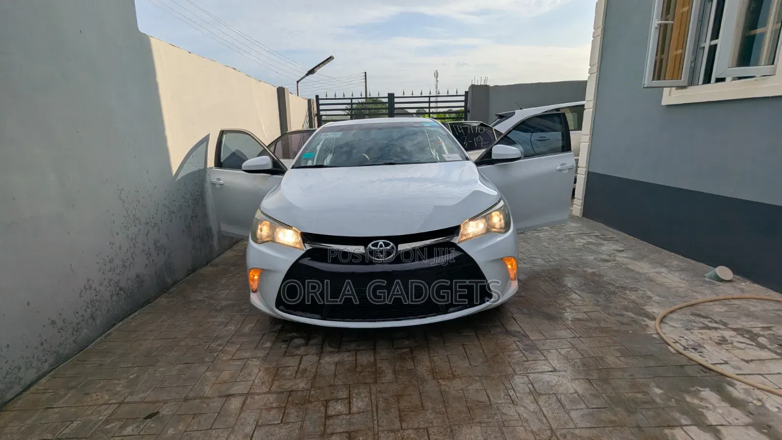 Toyota Camry SE 4dr Sedan (2.5L 4cyl 6A) 2016 White