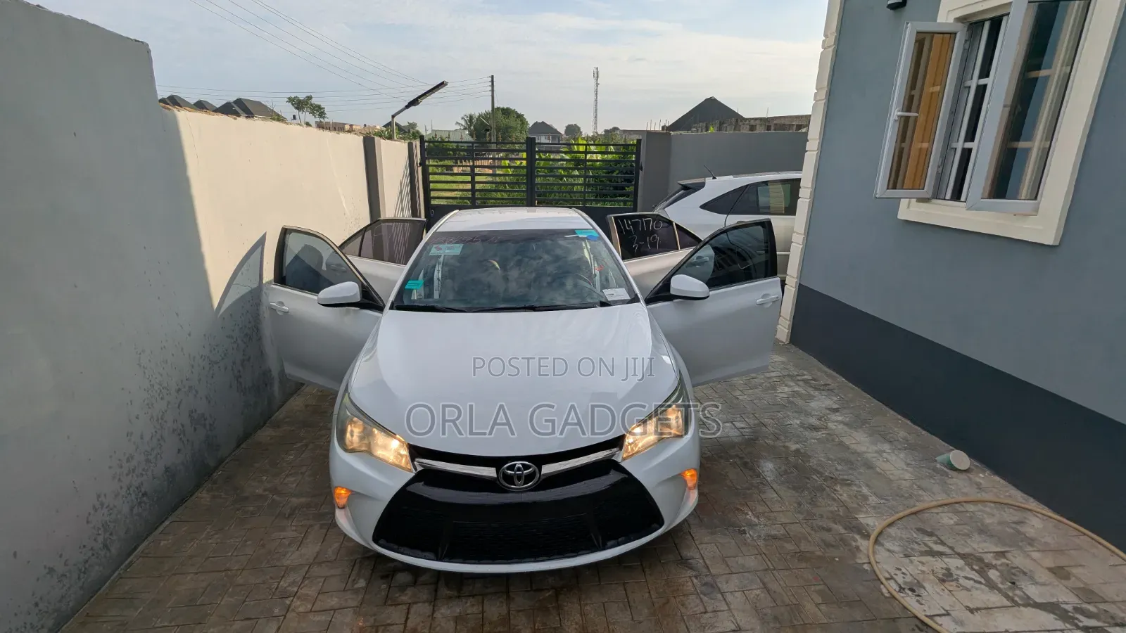 Toyota Camry SE 4dr Sedan (2.5L 4cyl 6A) 2016 White