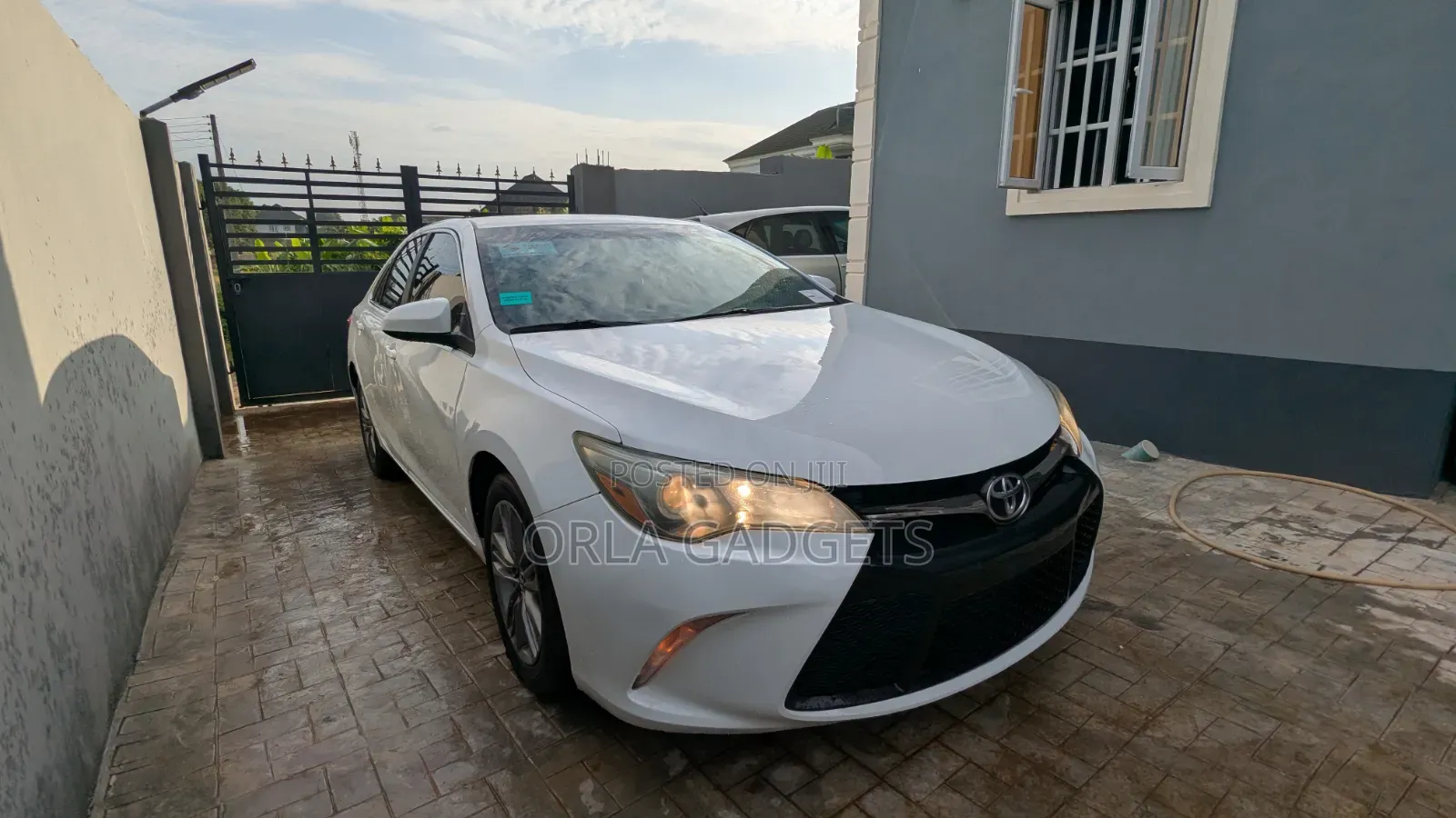 Toyota Camry SE 4dr Sedan (2.5L 4cyl 6A) 2016 White