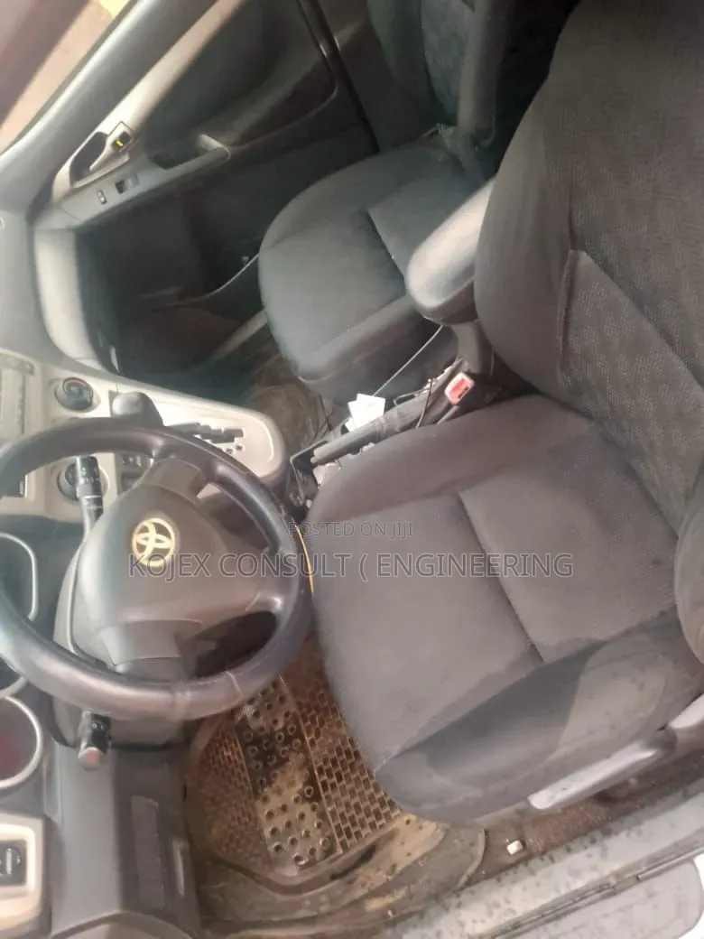 Toyota Matrix XR Hatchback FWD (1.8L 4cyl 4A) 2008 Silver