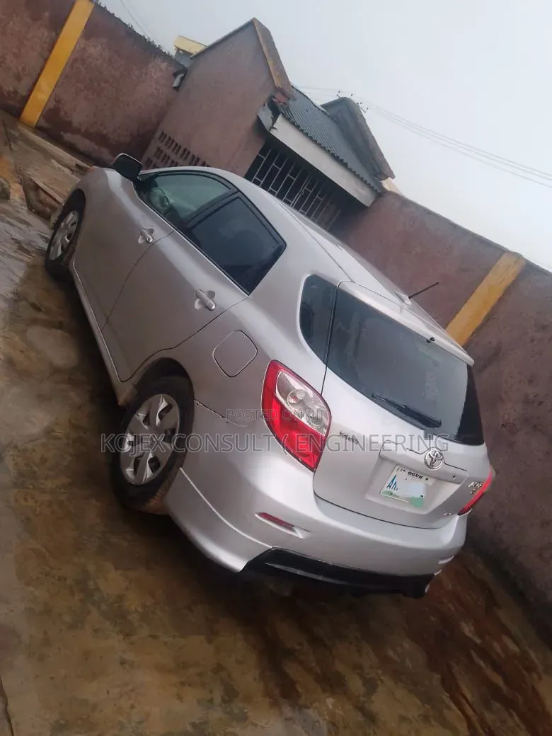 Toyota Matrix XR Hatchback FWD (1.8L 4cyl 4A) 2008 Silver