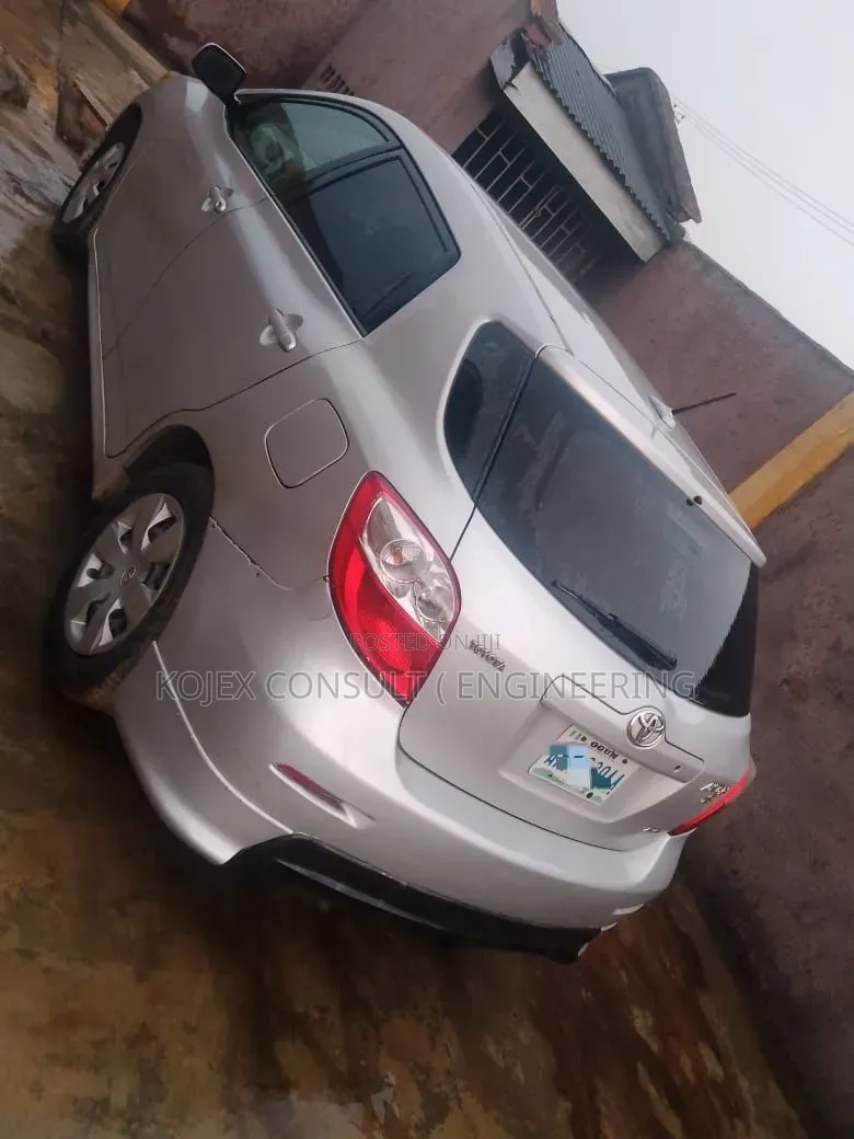 Toyota Matrix XR Hatchback FWD (1.8L 4cyl 4A) 2008 Silver