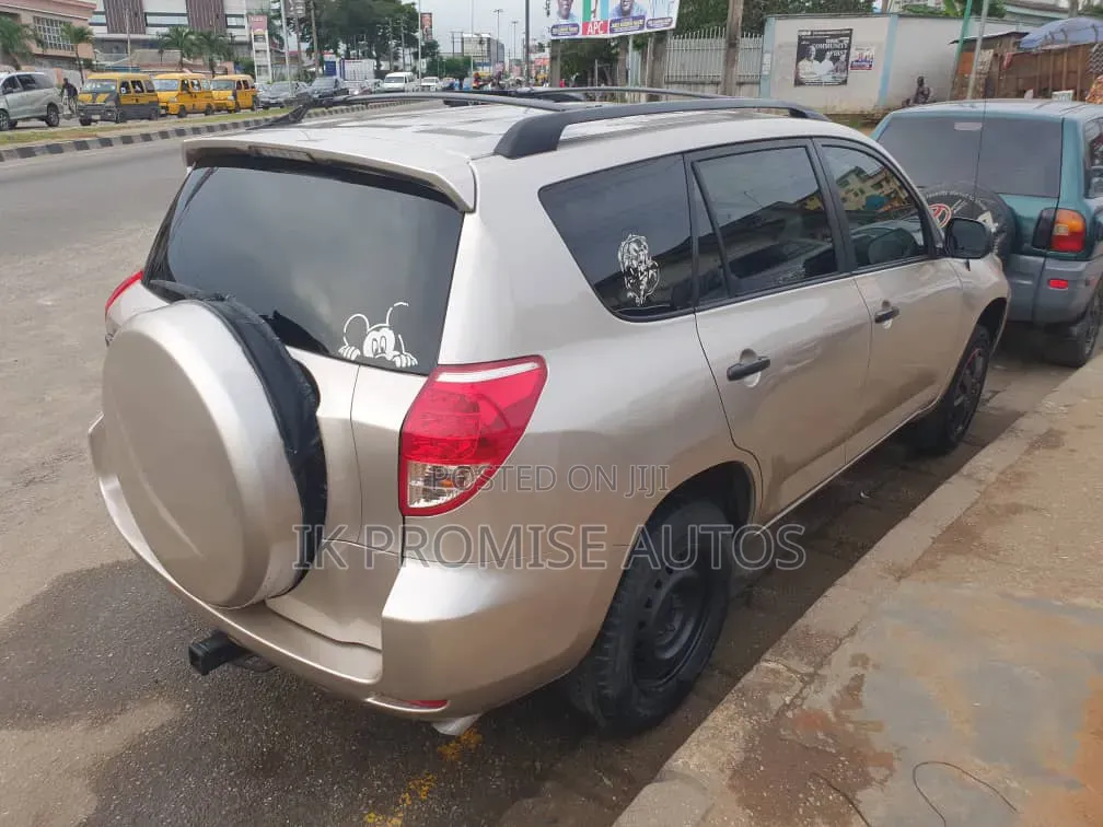 Toyota RAV4 2008 Gold