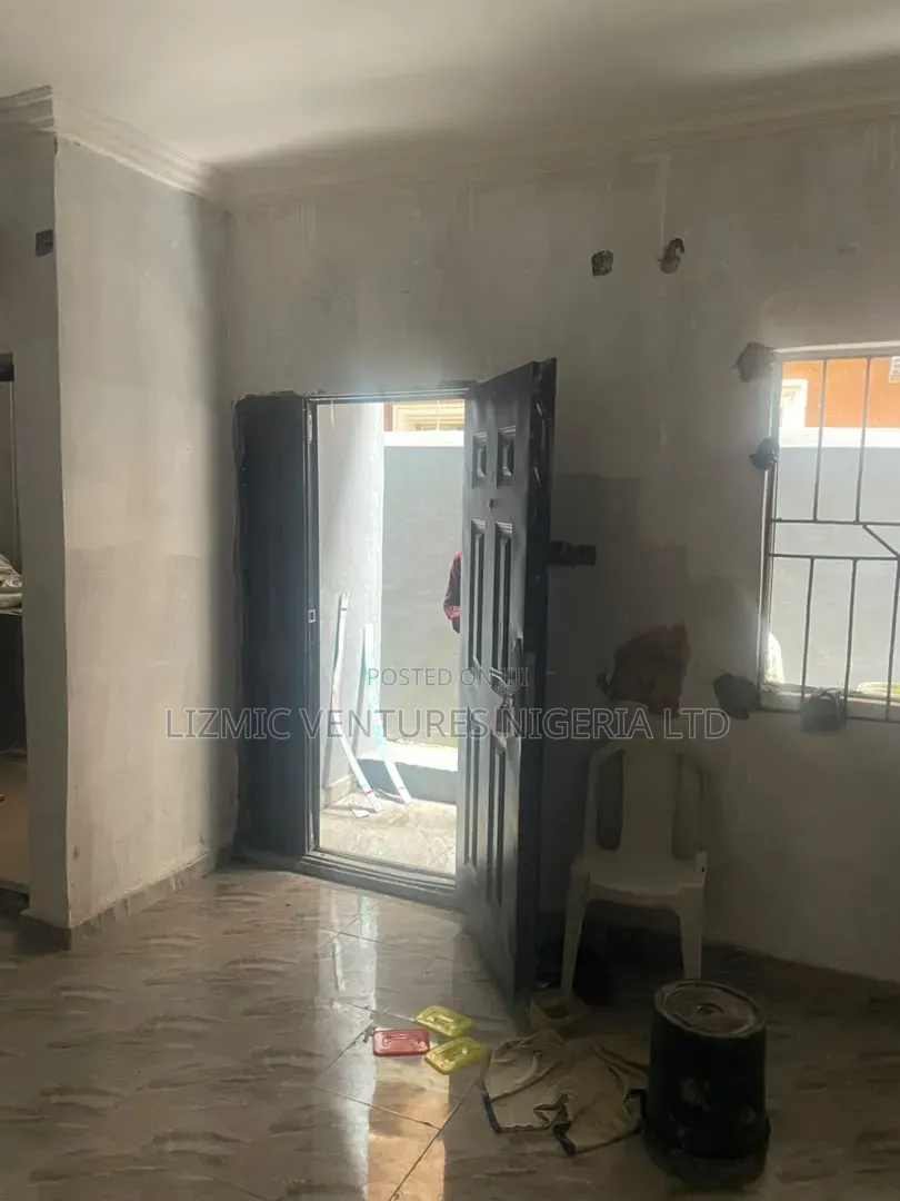 2bdrm Apartment in Moshalashi, Igando / Ikotun/Igando for rent