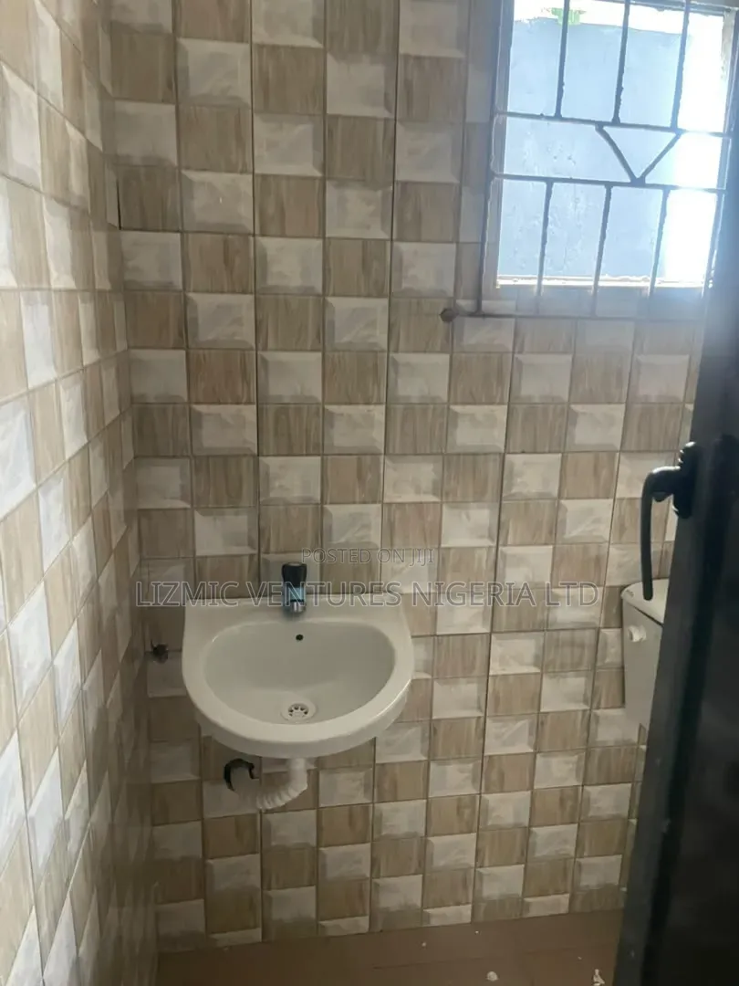 2bdrm Apartment in Moshalashi, Igando / Ikotun/Igando for rent