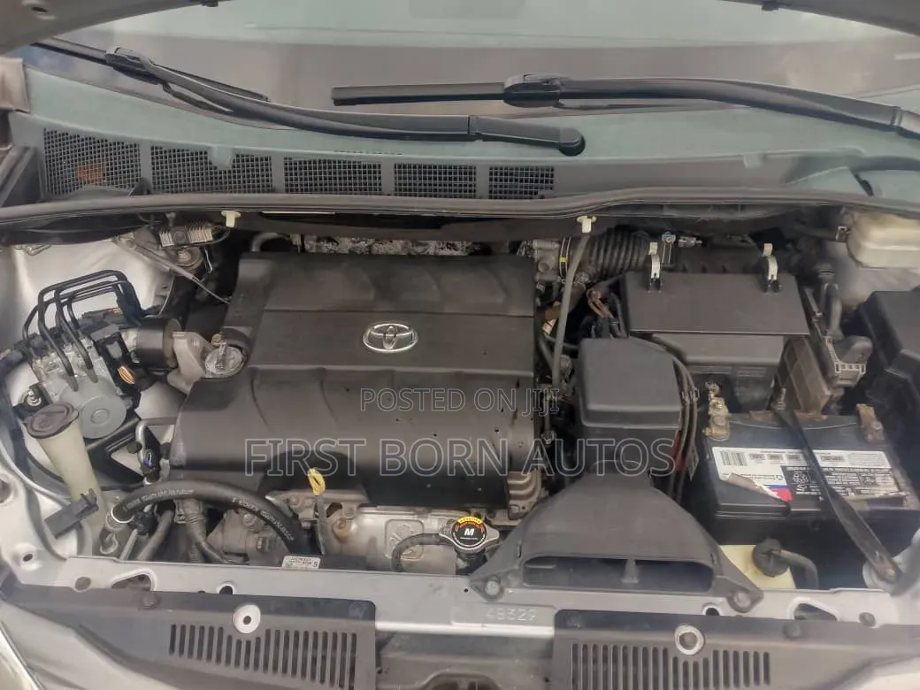 Toyota Sienna 2013 Silver