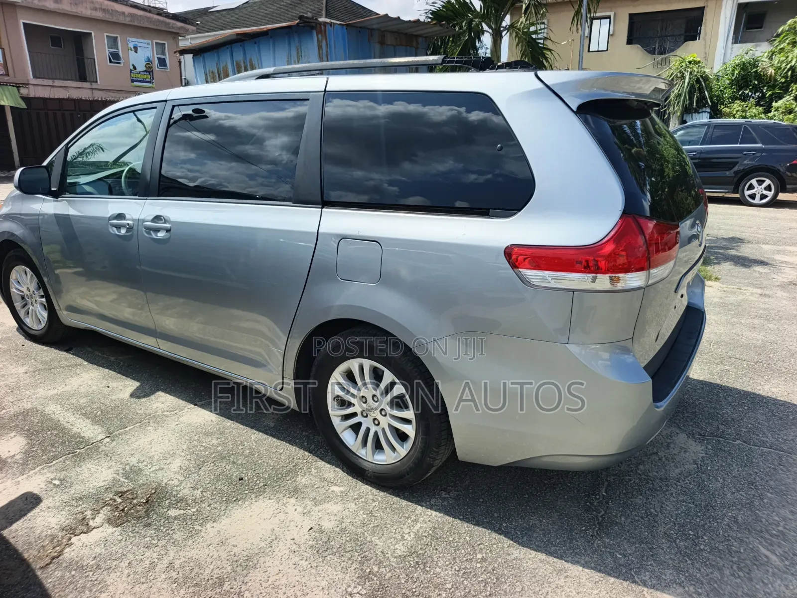 Toyota Sienna 2012 Silver