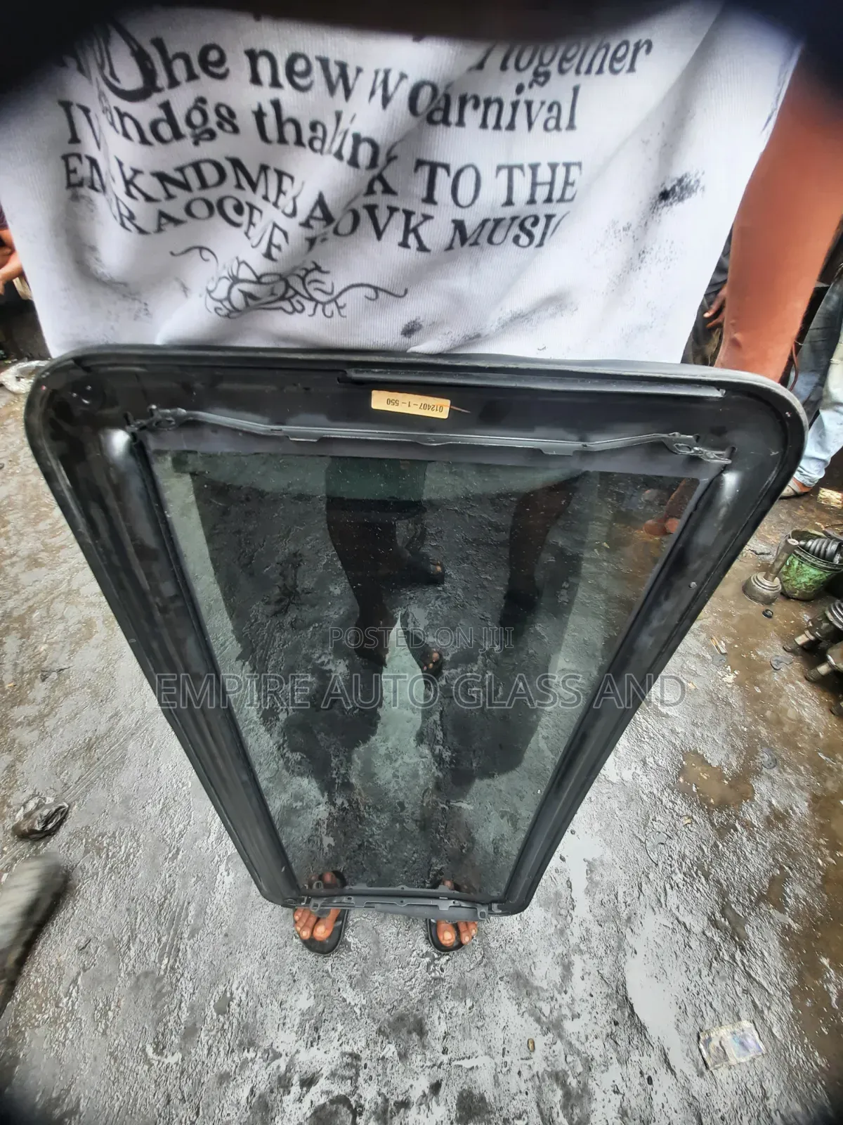 Roof Glas for Toyota Seinna 2006 Model Available Available