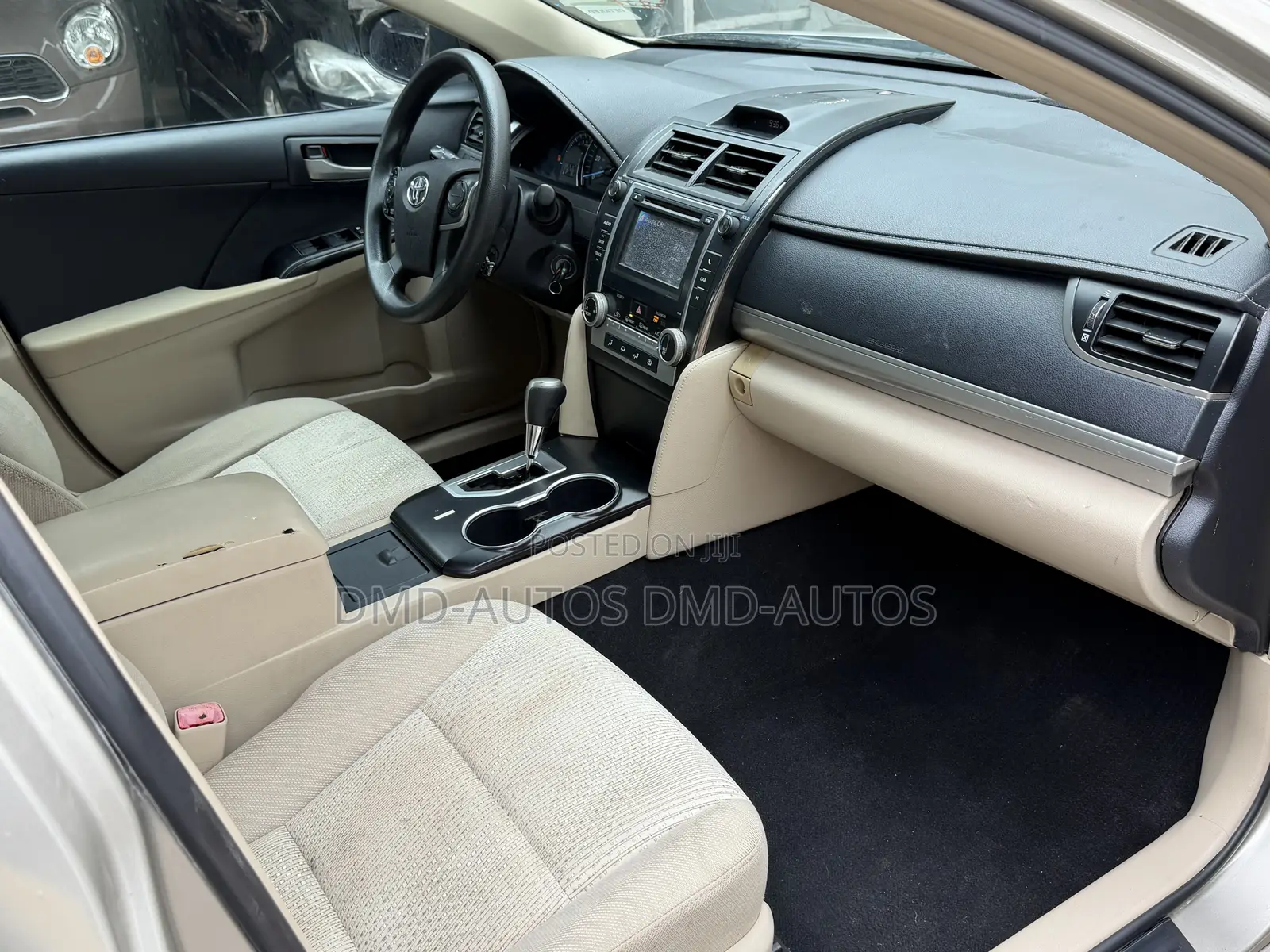Toyota Camry LE 4dr Sedan (2.5L 4cyl 6A) 2014 Gold