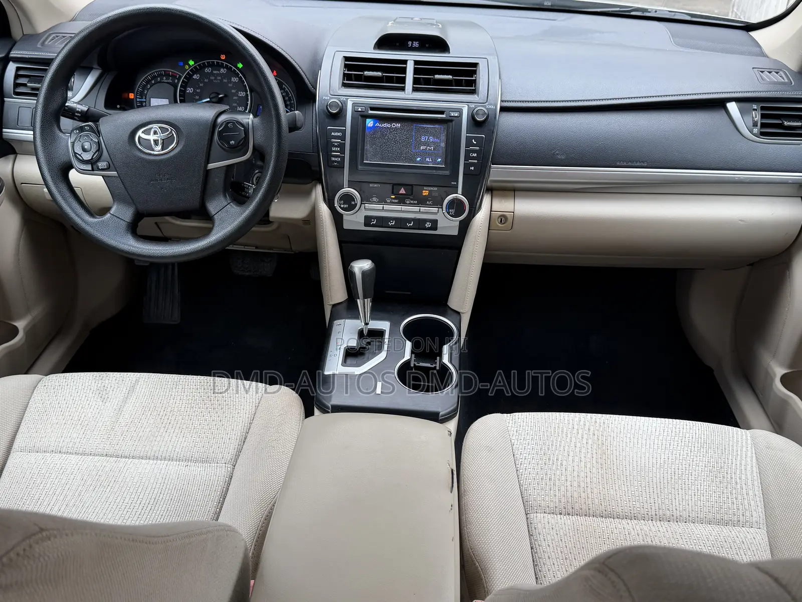Toyota Camry LE 4dr Sedan (2.5L 4cyl 6A) 2014 Gold