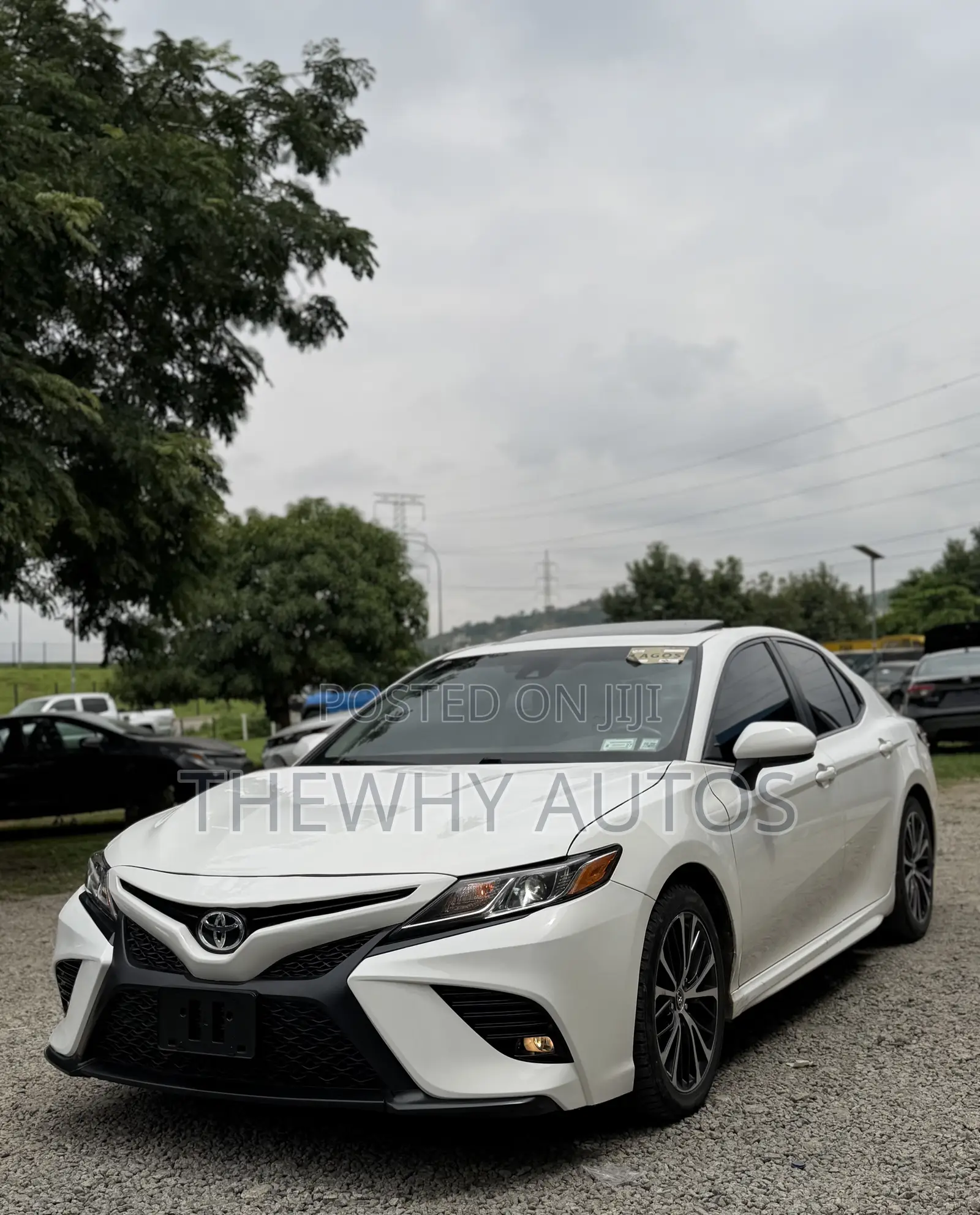 Toyota Camry SE FWD (2.5L 4cyl 8AM) 2018 White