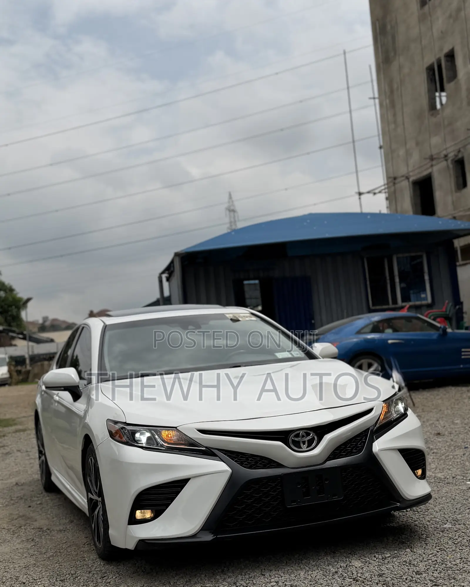 Toyota Camry SE FWD (2.5L 4cyl 8AM) 2018 White