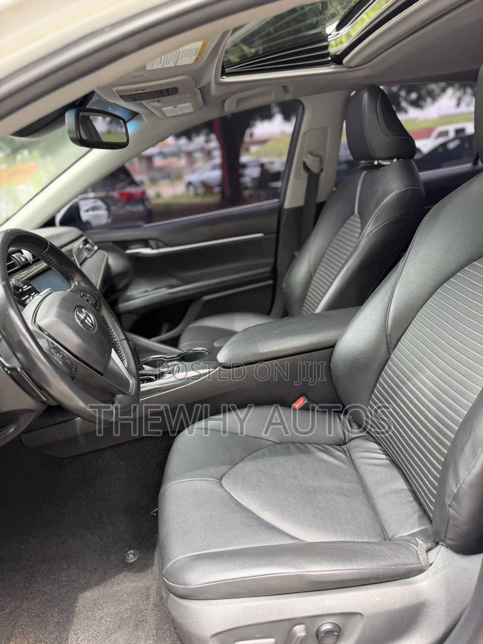 Toyota Camry SE FWD (2.5L 4cyl 8AM) 2018 White