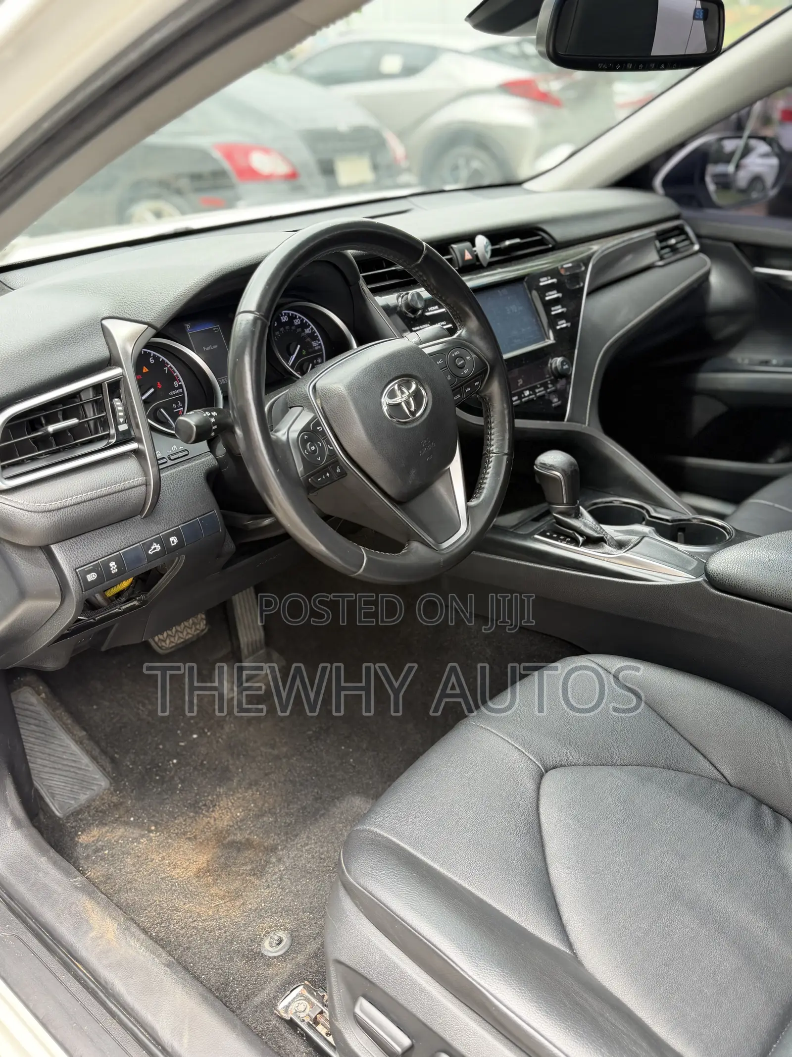 Toyota Camry SE FWD (2.5L 4cyl 8AM) 2018 White