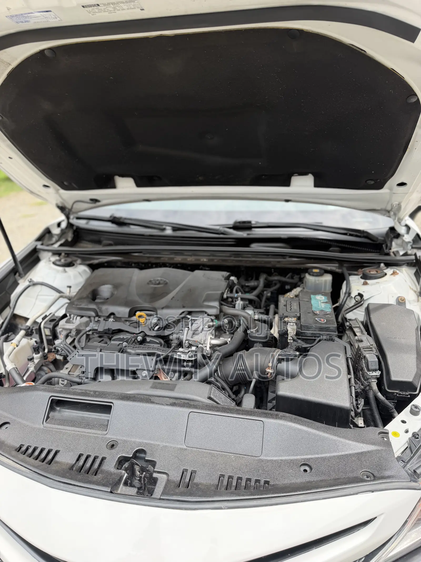 Toyota Camry SE FWD (2.5L 4cyl 8AM) 2018 White