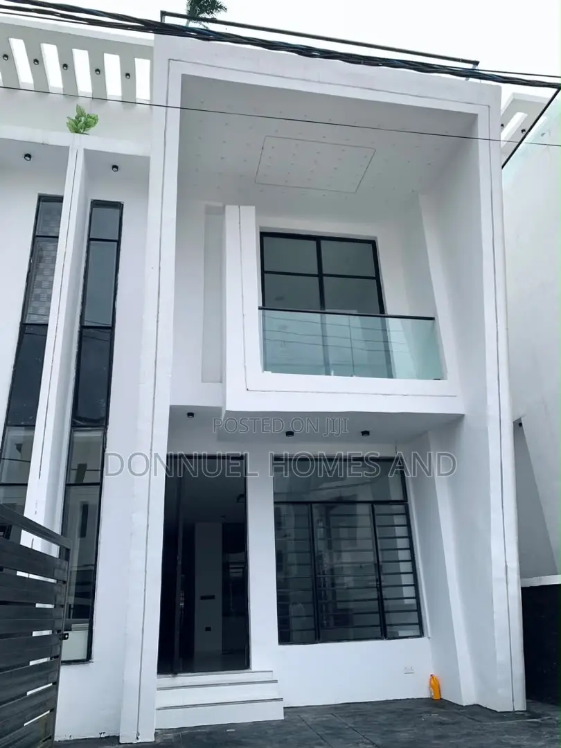 4bdrm Duplex in Ikota for sale