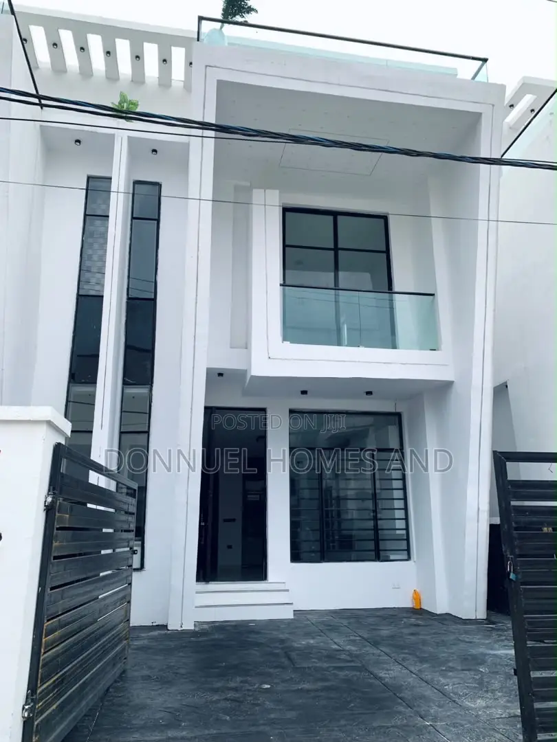 4bdrm Duplex in Ikota for sale
