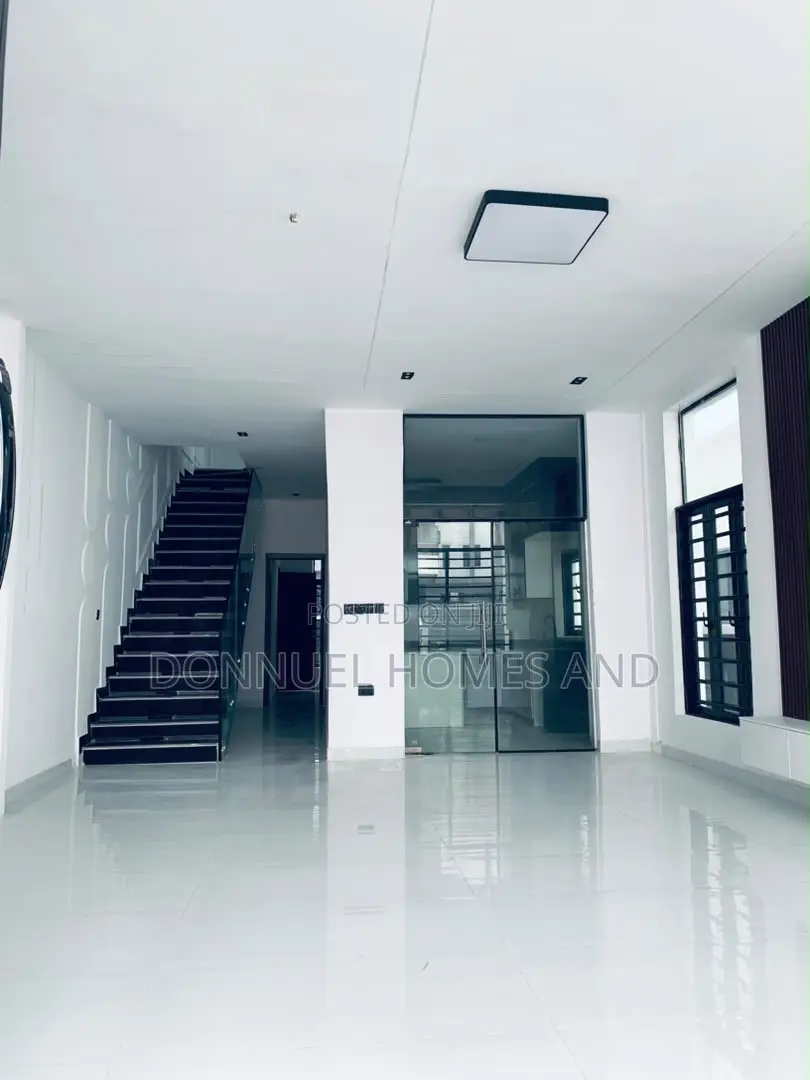 4bdrm Duplex in Ikota for sale