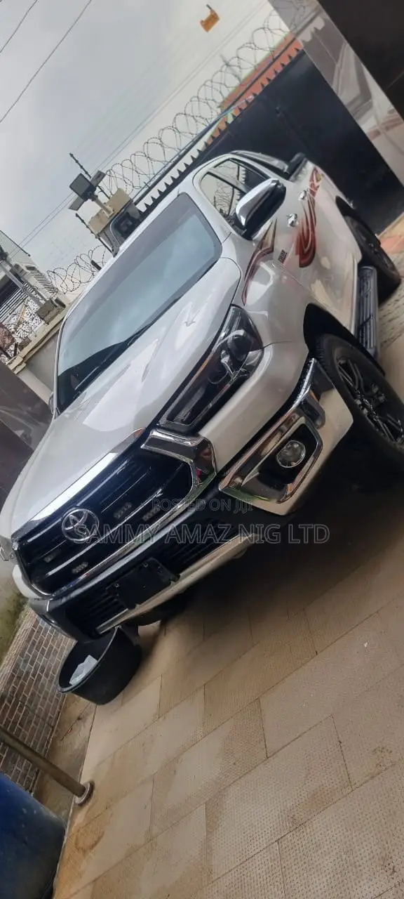 Toyota Hilux 2020 White
