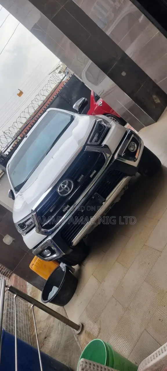 Toyota Hilux 2020 White