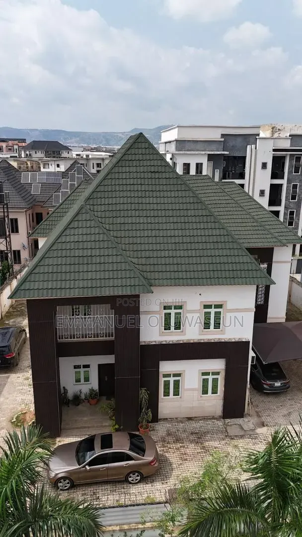 8bdrm Duplex in Jahi for sale