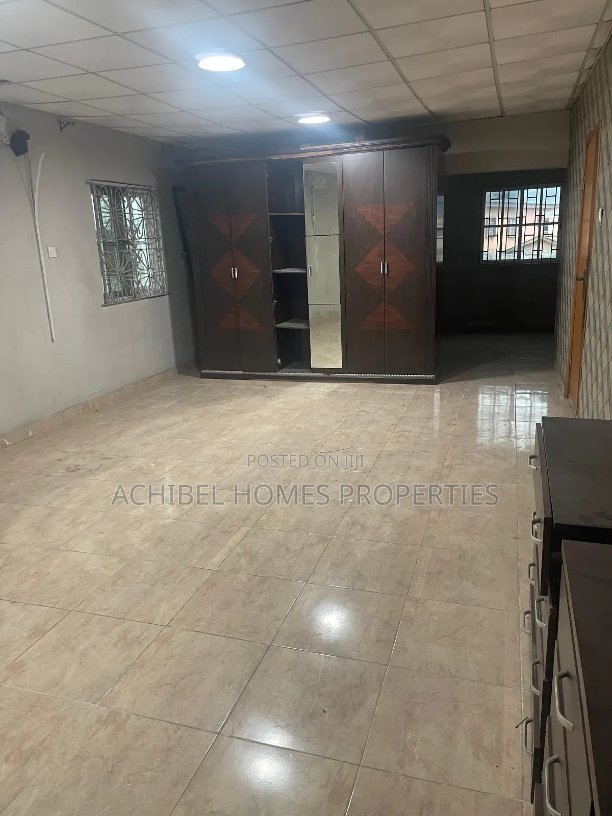 5bdrm Duplex in Off Ogunlana Drive for sale