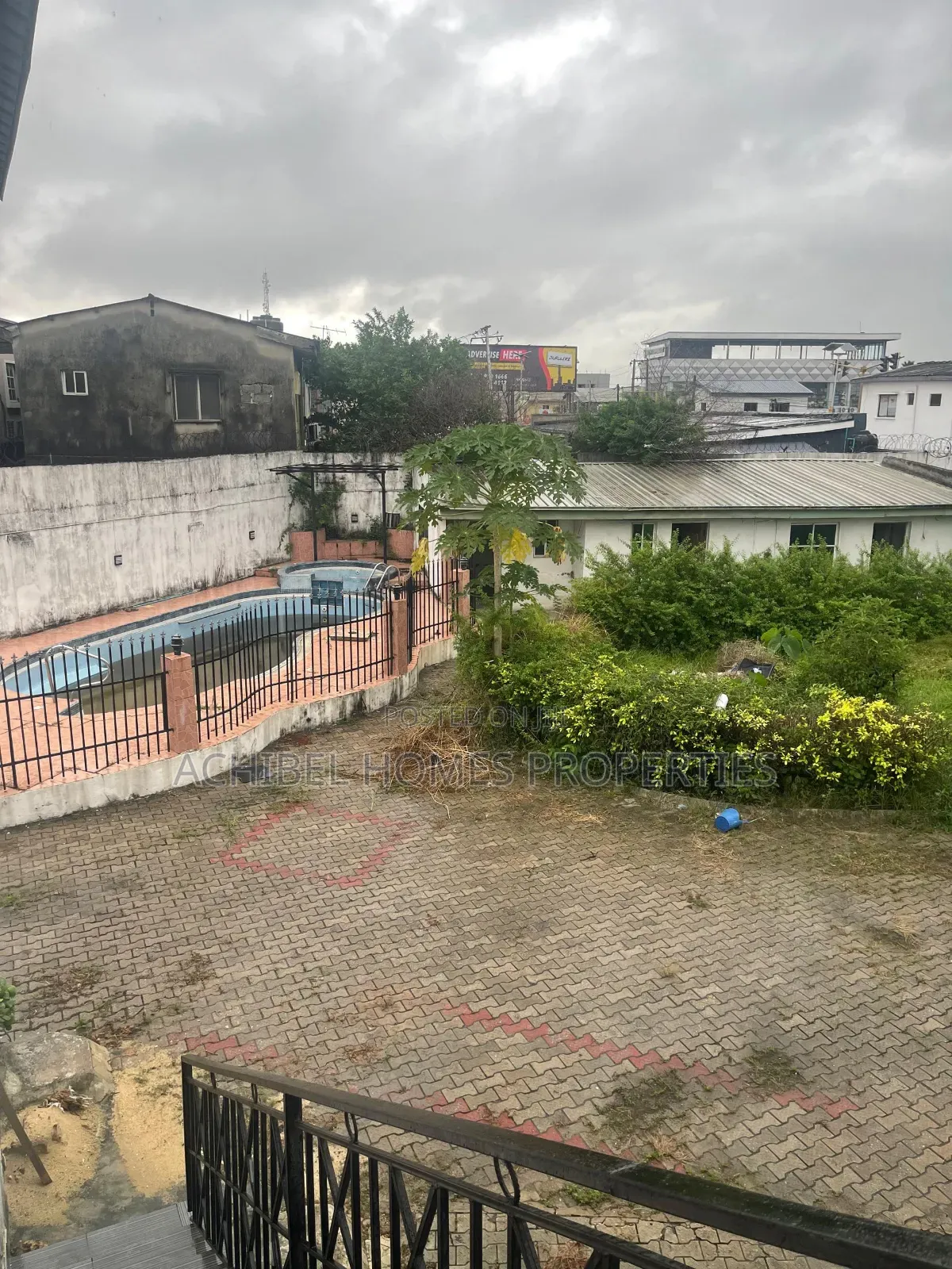 5bdrm Duplex in Off Ogunlana Drive for sale