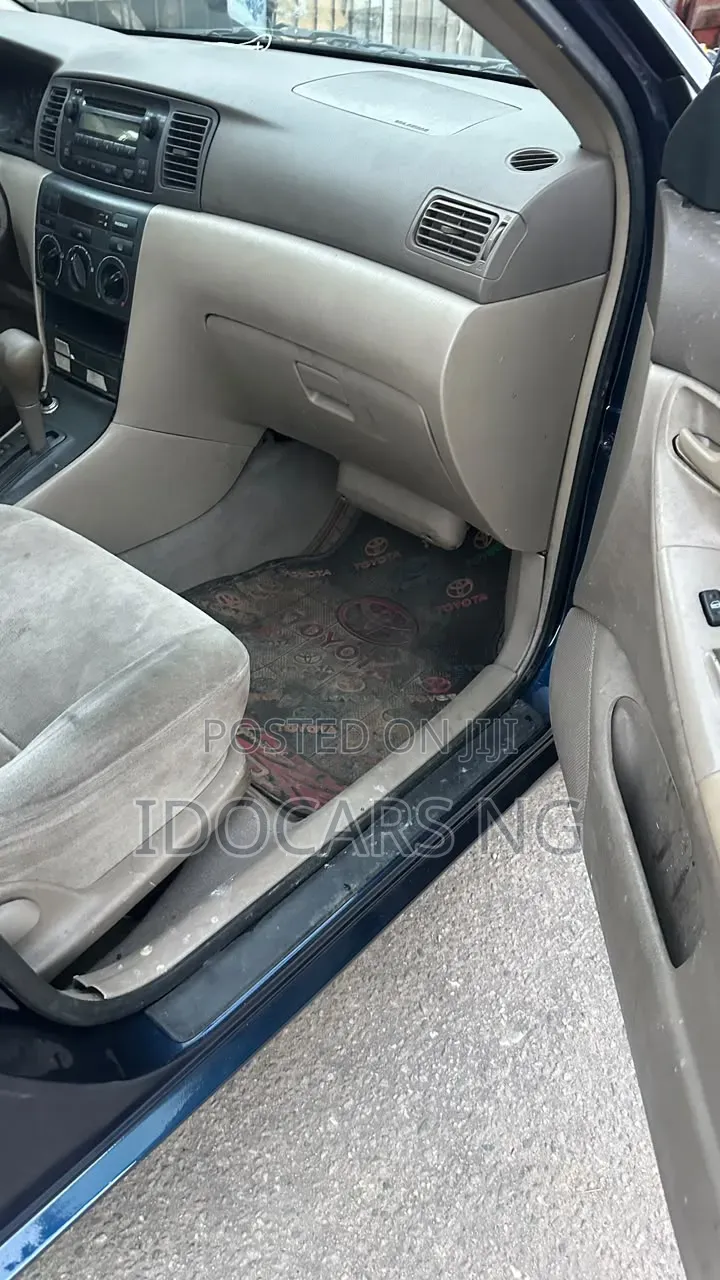 Toyota Corolla LE 2004 Blue