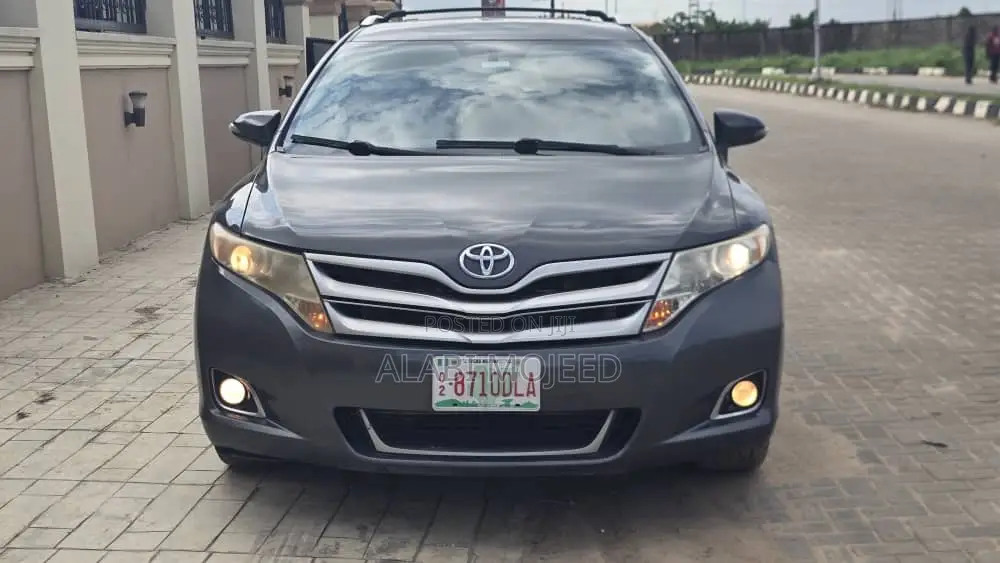 Toyota Venza XLE 2012 Gray