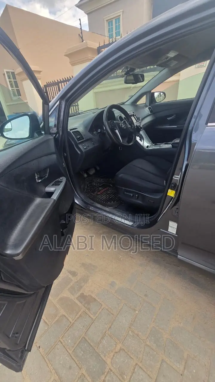 Toyota Venza XLE 2012 Gray