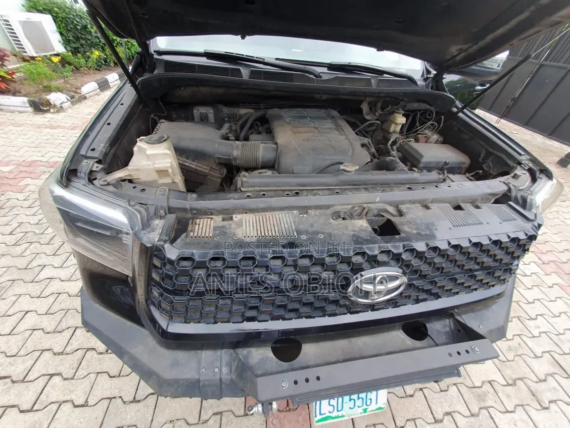 Toyota Tundra 2015 Black
