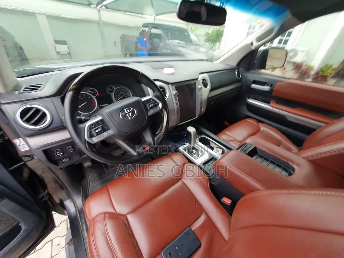 Toyota Tundra 2015 Black