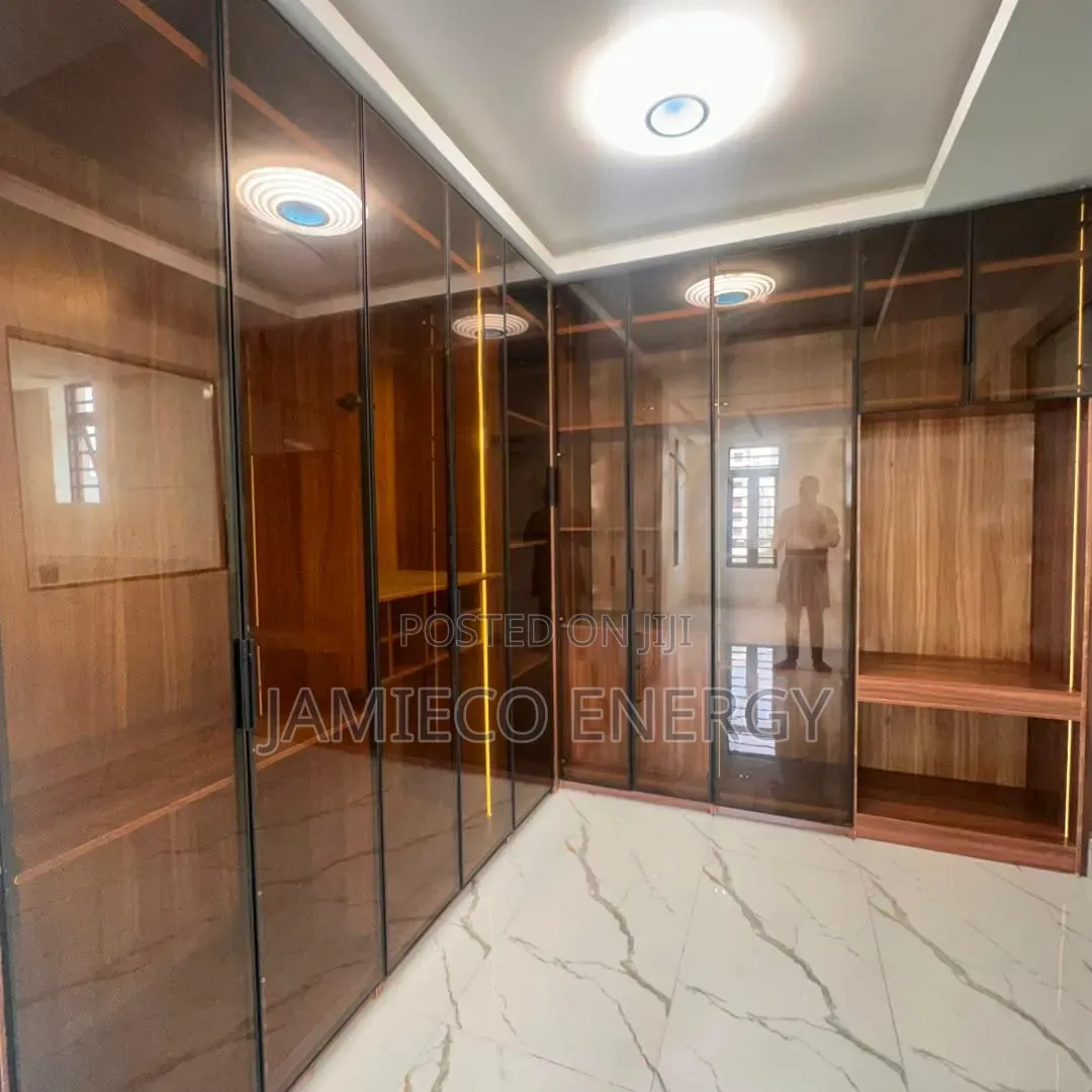 5bdrm Duplex in Lekki Phase 1 for sale
