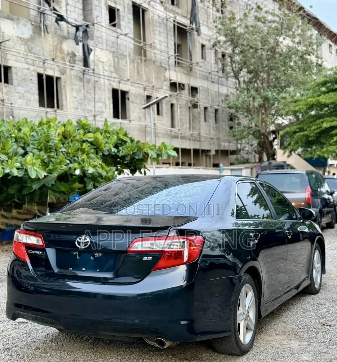 Toyota Camry SE 4dr Sedan (2.5L 4cyl 6A) 2013 Black